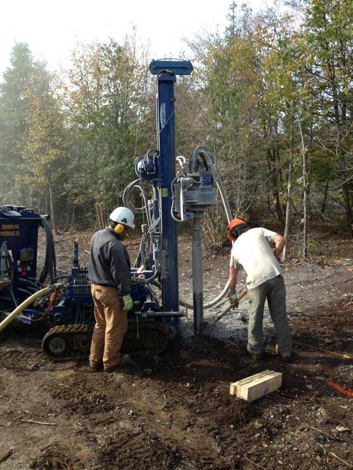 A drill rig with a high torque rotation head and a centre bore for air flushing offers the versatility to install helical piles or to drill footings with augers and DTH hammers. As thousands of piles are often required, a compact, highly mobile rig is also vital.