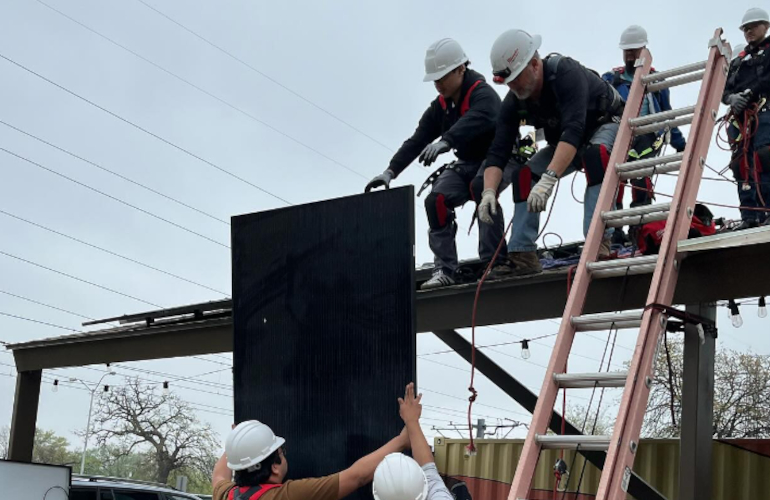 SolarEdge donates gear for out of doors photo voltaic coaching middle in Dallas