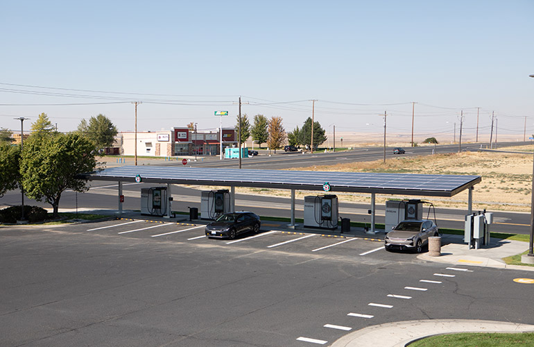 Oregon travel plaza adds fast EV chargers powered by 40 kW of solar + storage
